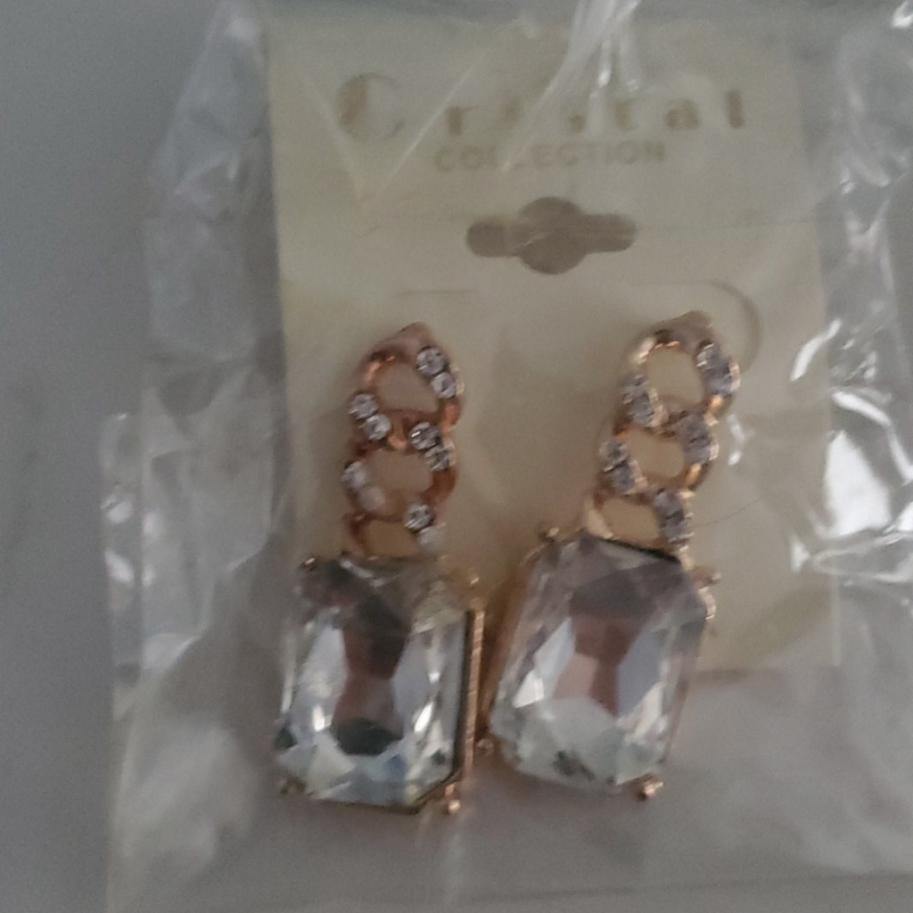- Bloomingdale's Gorgeous Pierced Earrings S